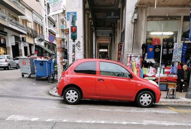 Πάτρα: Ατίθασοι οδηγοί παρκάρουν σε πεζόδρομους, ακόμα και σε Ποδηλατόδρομους ΦΩΤΟ