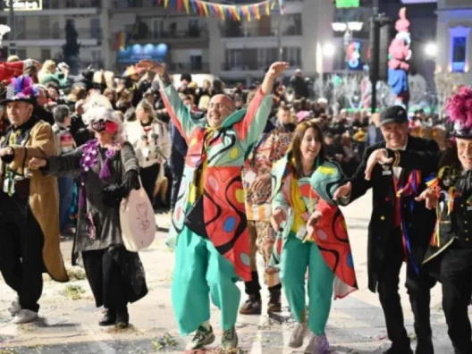 ΠΑΤΡΙΝΟ ΚΑΡΝΑΒΑΛΙ 2026: Η μεγάλη παρέλαση Αρμάτων και 55.000 Καρναβαλιστών ΖΩΝΤΑΝΗ ΜΕΤΑΔΟΣΗ