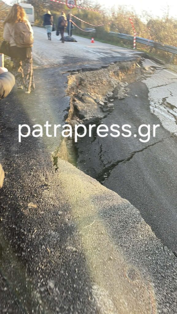 Επικίνδυνες καταστάσεις στην Πατρών - Τριπόλεως: Πεζοπορία για δεύτερη ημέρα στην καθίζηση για να πάνε σχολείο ΦΩΤΟ - ΒΙΝΤΕΟ 29 Η πρωινή πορεία δίπλα στη καθίζηση
