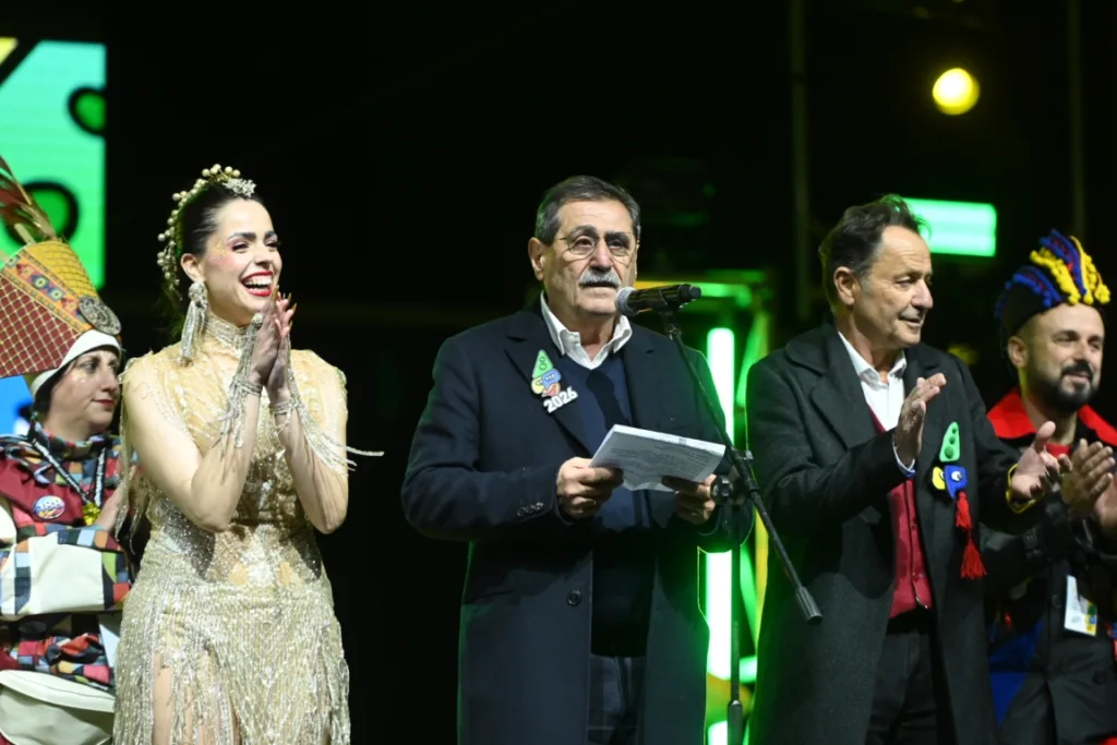 Τίτλοι τέλους για το Πατρινό Καρναβάλι με μια εντυπωσιακή τελετή λήξης ΦΩΤΟ - ΒΙΝΤΕΟ