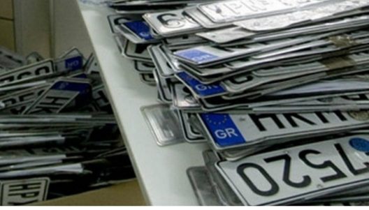 Κάτω Αχαΐα: Σύλληψη οδηγού, «μπέρδεμα» με πινακίδες κυκλοφορίας