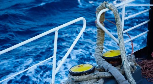 Ρίο: Εσπασαν κάβοι σε φέρι μποτ, κινητοποίηση του Λιμενικού 25 Ρίο: Εσπασαν κάβοι σε φέρι μποτ, κινητοποίηση του Λιμενικού