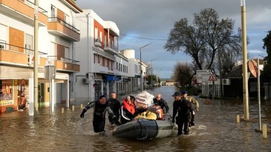Πορτογάλος πυροσβέστης νεκρός από τις πλημμύρες