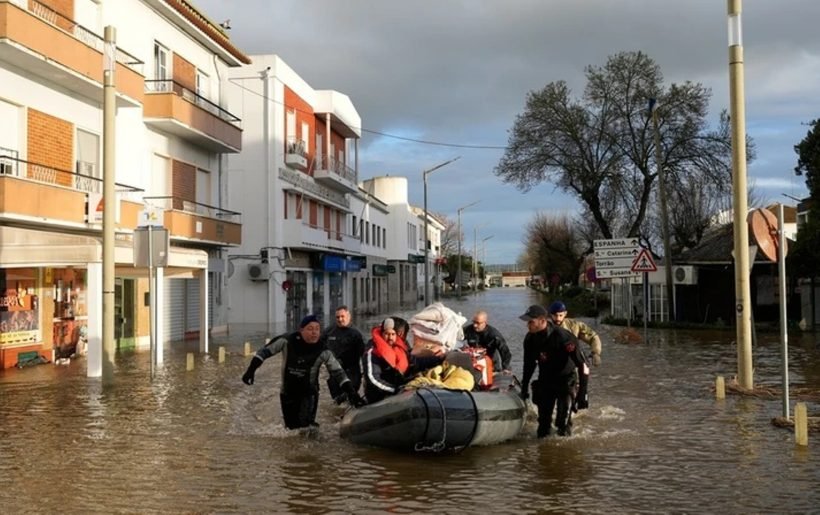 Πορτογάλος πυροσβέστης νεκρός από τις πλημμύρες