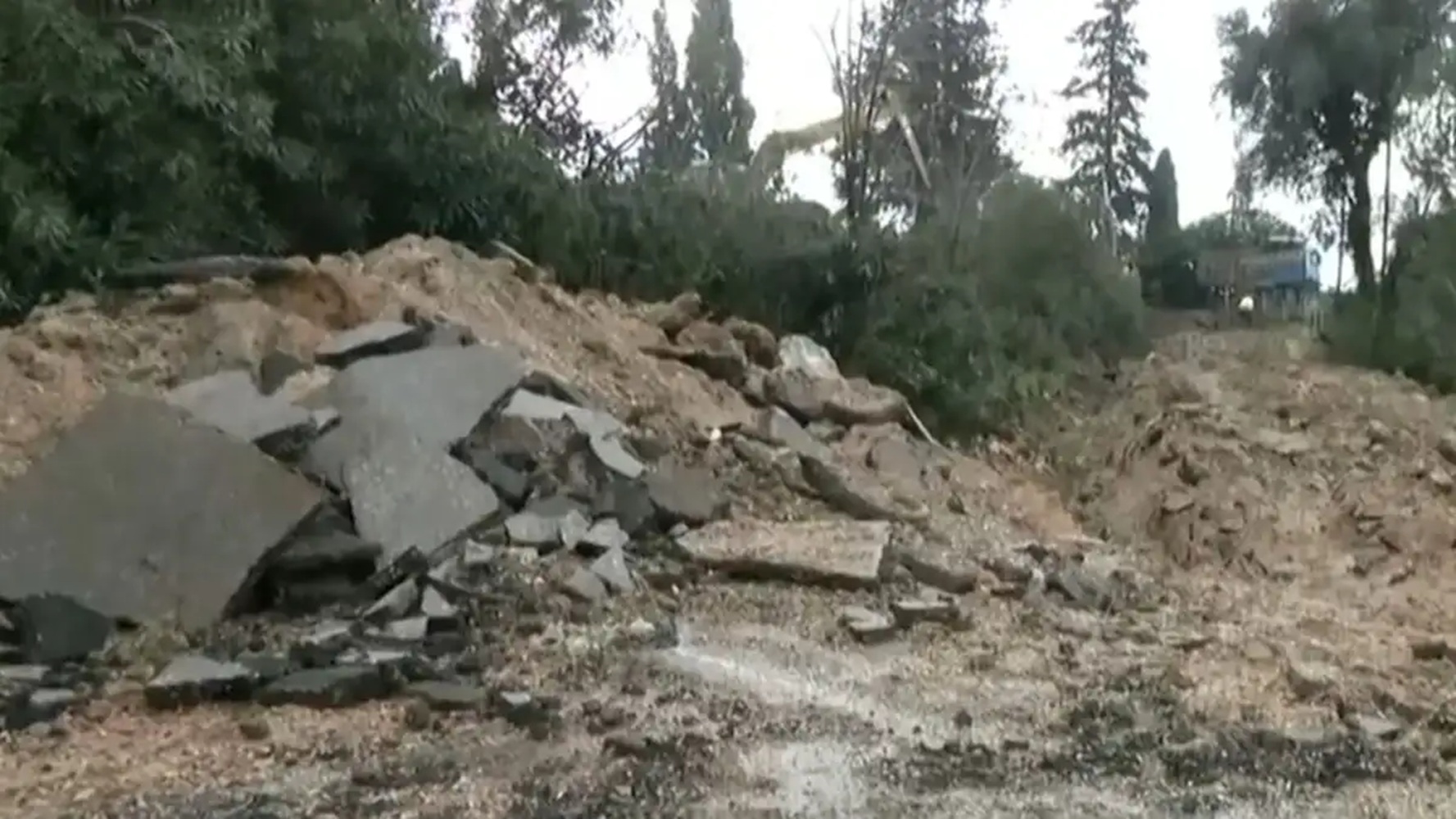 Πρέβεζα: Σε επιφυλακή για τις κατολισθήσεις στον Μύτικα, έκλεισε ο παραλιακός δρόμος