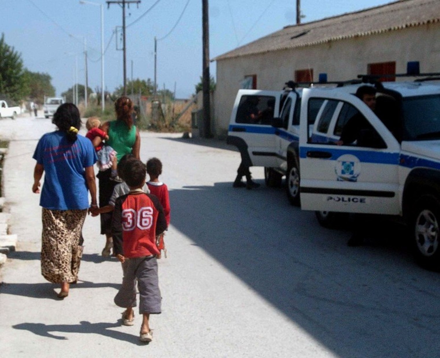 Δυτική Αχαΐα: Ξεπουλάνε τα σπίτια τους «όσο όσο» λόγω Ρομά…και σαματά!