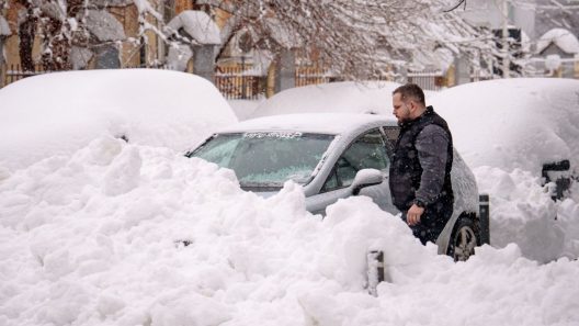 Σφοδρή κακοκαιρία στη Ρουμανία: Προβλήματα στα αεροδρόμια, χωρίς ρεύμα χιλιάδες σπίτια ΦΩΤΟ
