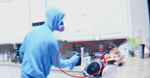 Ο δράστης «πιάστηκε» από κάμερα