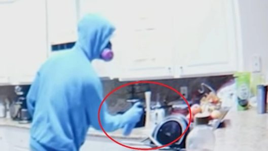 Ο δράστης «πιάστηκε» από κάμερα