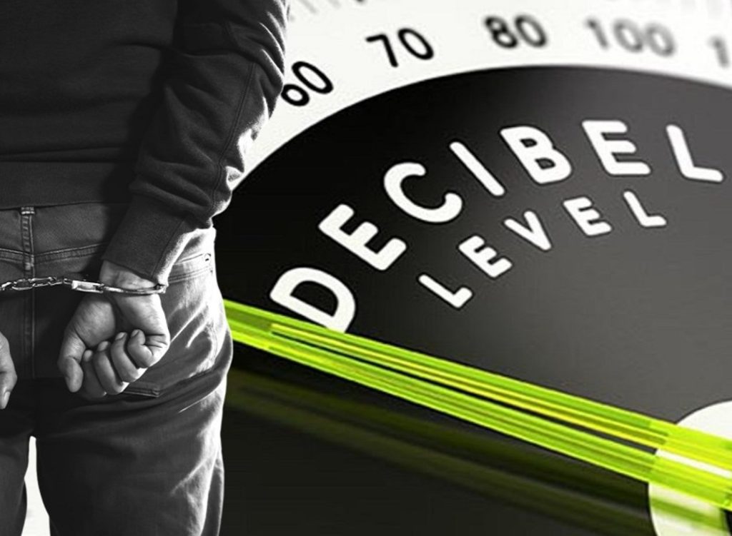 Πάτρα: Συλλήψεις για μουσική στη διαπασών σε καταστήματα