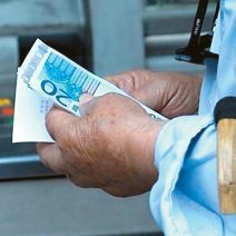 Συντάξεις Μαΐου: Οι επίσημες ημερομηνίες για όλα τα ταμεία 17 Συντάξεις Μαΐου: Οι επίσημες ημερομηνίες για όλα τα ταμεία