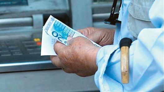 Συντάξεις Απριλίου 2026: Πότε μπαίνουν τα χρήματα στα ταμεία - Οι επίσημες ημερομηνίες