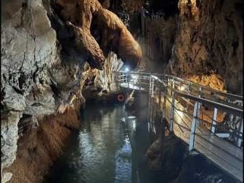 Καλάβρυτα: Γεμίζει με νερό το Σπήλαιο Λιμνών, σωτήρια η βροχόπτωση