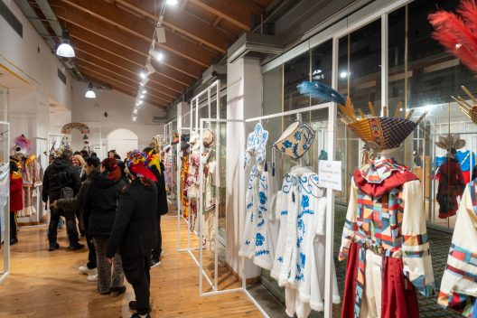 Η έκθεση στολών Πληρωμάτων του φετινού Πατρινού Καρναβαλιού ΦΩΤΟ