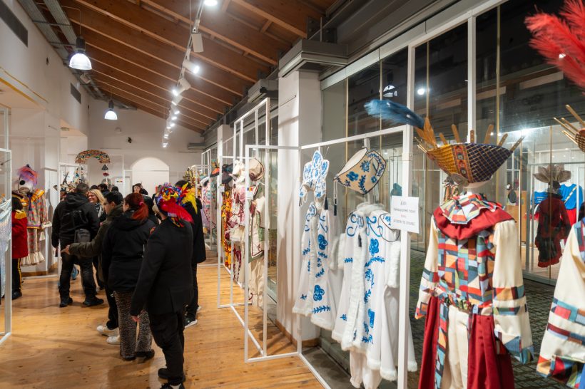 Η έκθεση στολών Πληρωμάτων του φετινού Πατρινού Καρναβαλιού ΦΩΤΟ