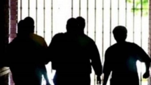 Πάτρα: Παιδικές συμμορίες μέσα κι έξω από σχολεία - Ξύλο, αυγά, μπουκάλια, πορτοκάλια ακόμη και αυτοσχέδια πυροτεχνήματα!