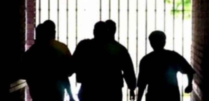 Πάτρα: Παιδικές συμμορίες μέσα κι έξω από σχολεία - Ξύλο, αυγά, μπουκάλια, πορτοκάλια ακόμη και αυτοσχέδια πυροτεχνήματα!