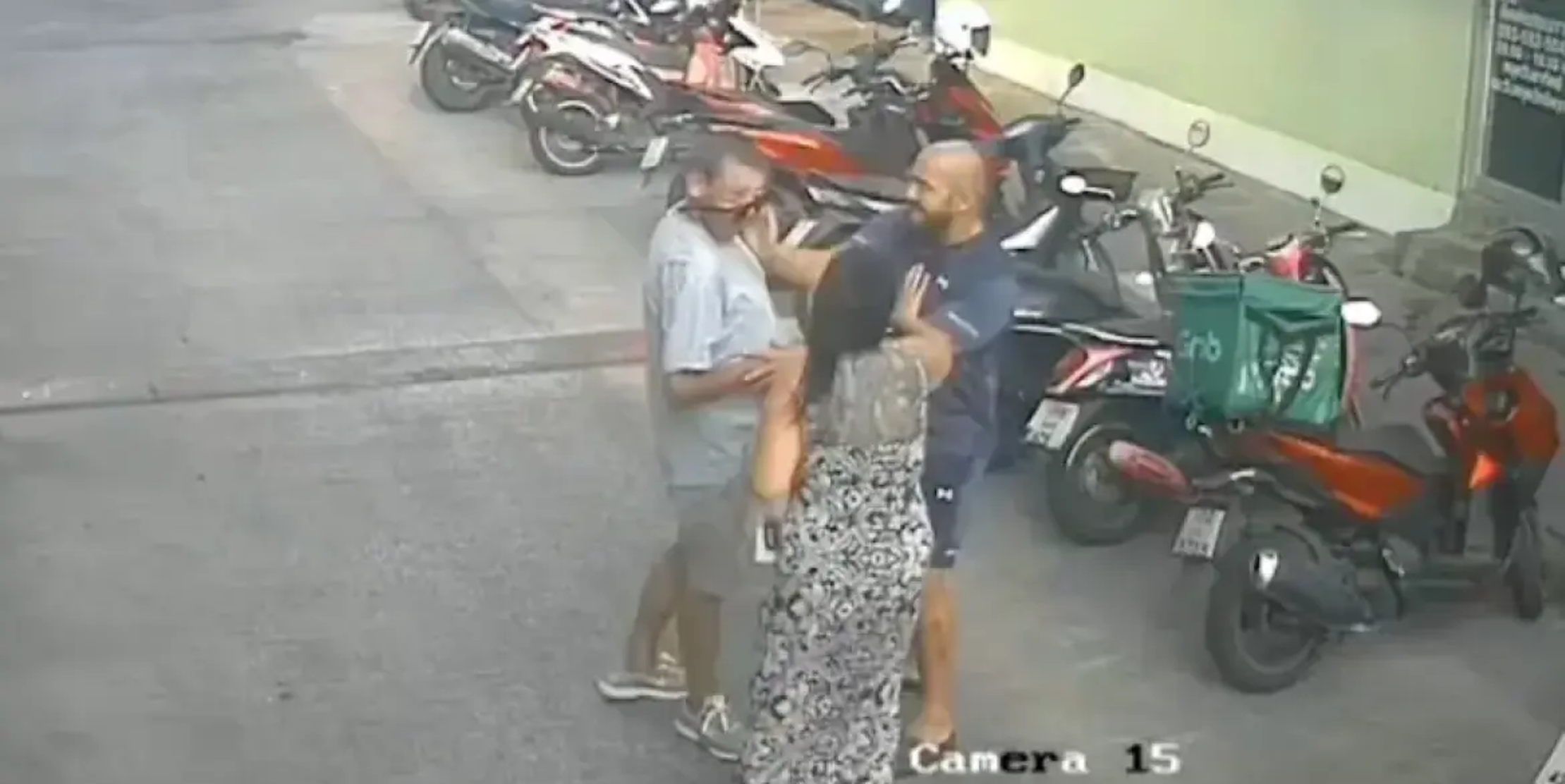 Σκότωσε 57χρονο Βρετανό στην Ταϊλάνδη με μια καρατιά στον λαιμό ΒΙΝΤΕΟ 4 Σκότωσε 57χρονο Βρετανό στην Ταϊλάνδη με μια καρατιά στον λαιμό ΒΙΝΤΕΟ