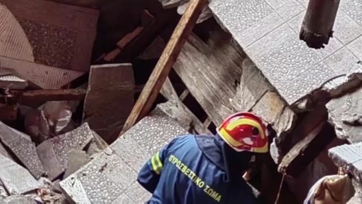 Πελάτες στο κενό, υποχώρησε πάτωμα σε ταβέρνα στην Κομοτηνή ΦΩΤΟ