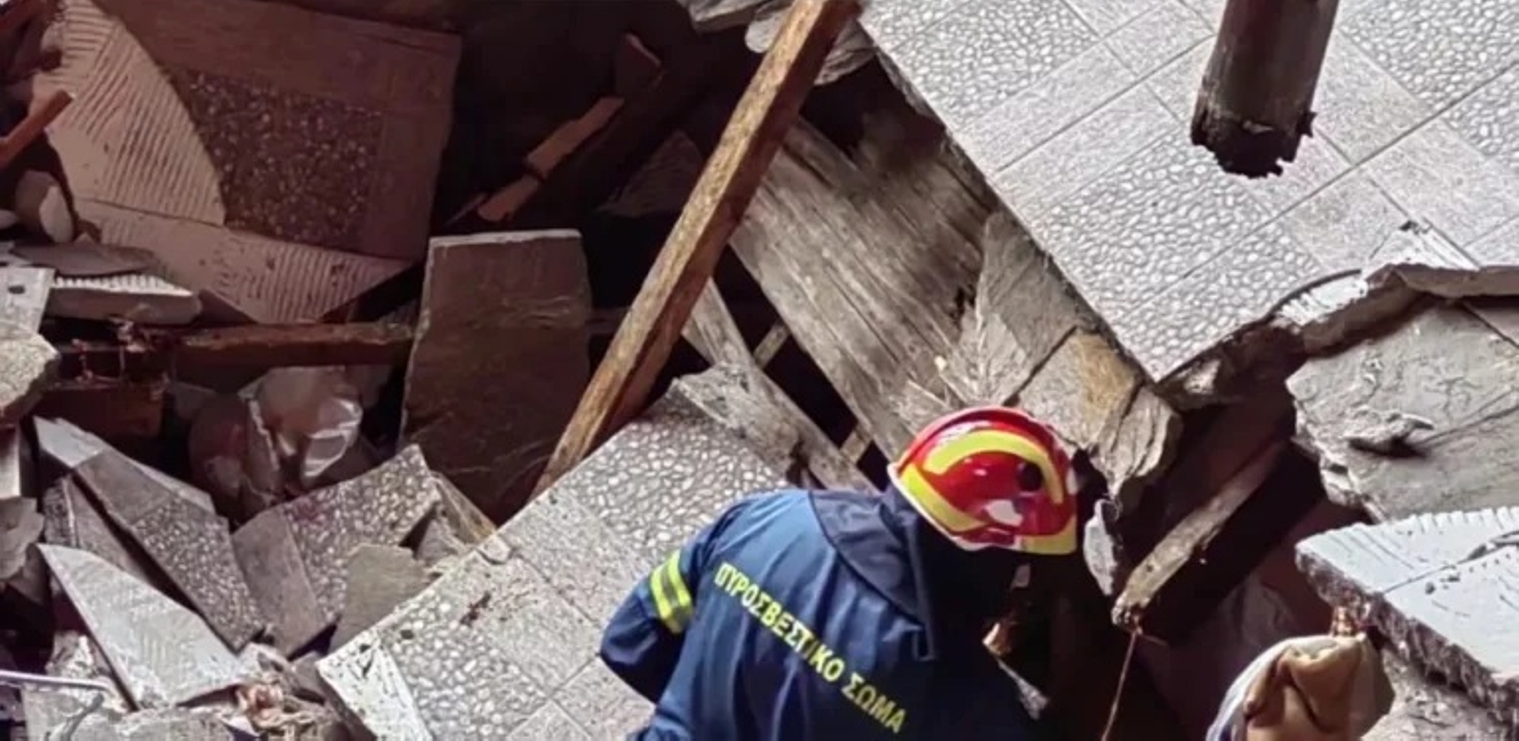 Πελάτες στο κενό, υποχώρησε πάτωμα σε ταβέρνα στην Κομοτηνή ΦΩΤΟ 31 Πελάτες στο κενό, υποχώρησε πάτωμα σε ταβέρνα στην Κομοτηνή ΦΩΤΟ