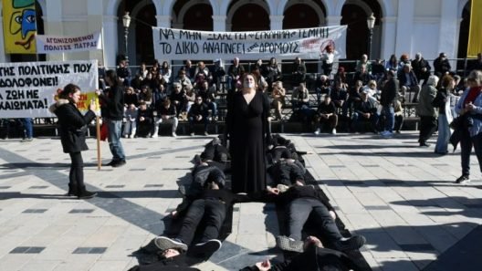 Πάτρα: Διαδήλωση για τα Τέμπη στην Πλατεία Γεωργίου