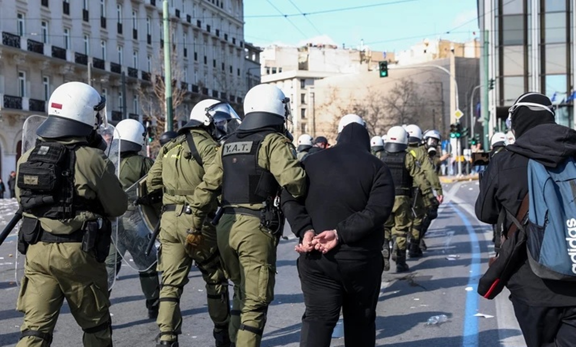Συλαλλητήρια Τέμπη: Πόσες συλλήψεις και προσαγωγές έγιναν σε Αθήνα και Θεσσαλονίκη