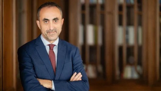 «Η ουσία απέναντι στο θέατρο των εντυπώσεων στο Επιμελητήριο Αχαΐας»