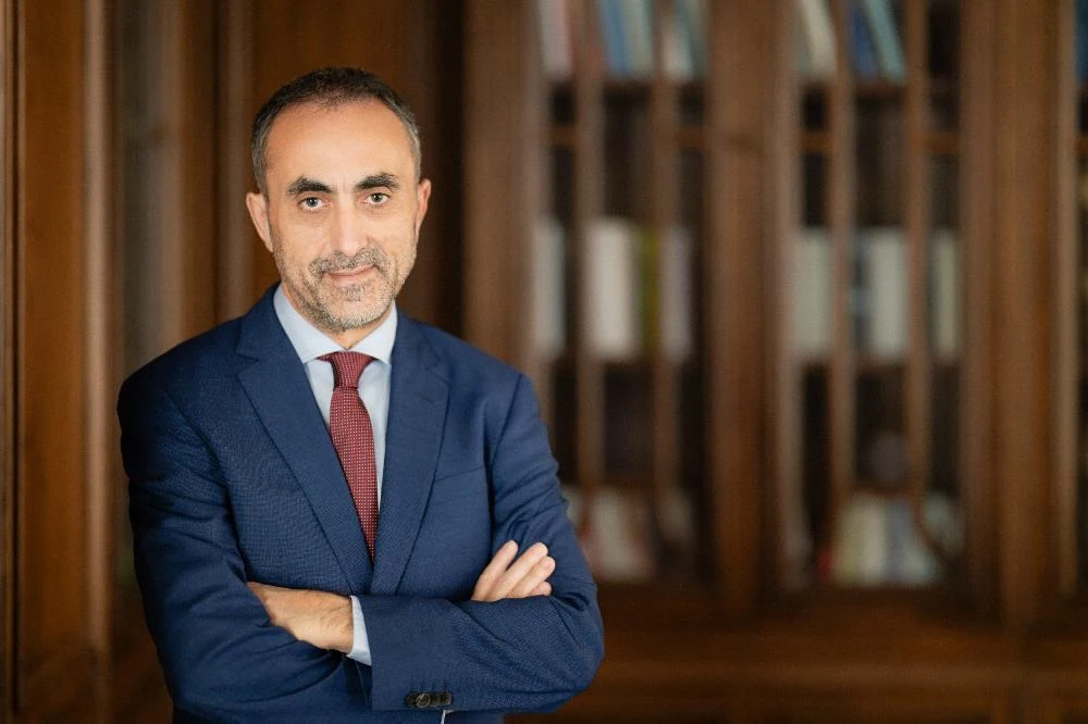 «Η ουσία απέναντι στο θέατρο των εντυπώσεων στο Επιμελητήριο Αχαΐας»