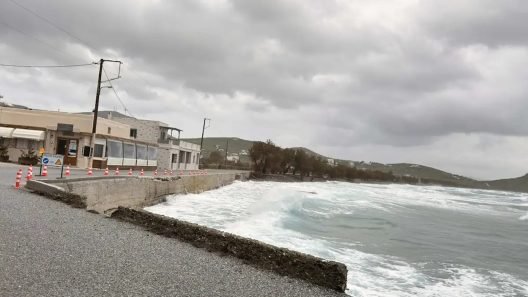 Τήνος: Σε κατάσταση έκτακτης ανάγκης από την κακοκαιρία ΒΙΝΤΕΟ