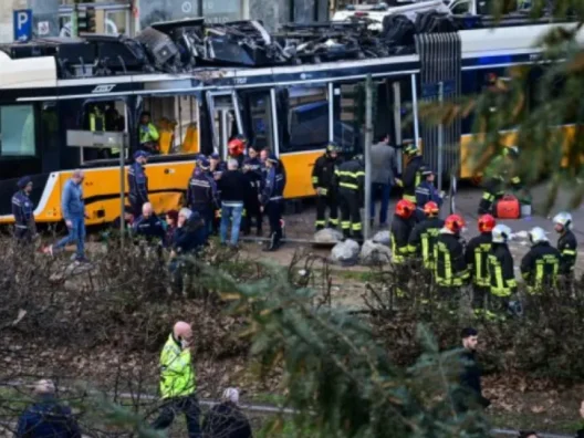 Μιλάνο: Εκτροχιάστηκε τραμ, με νεκρούς και τραυματίες ΒΙΝΤΕΟ