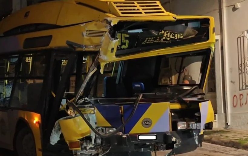 Σε πολυκατοικία κατέληξε τρόλεϊ εκτός ελέγχου στα Πετράλωνα