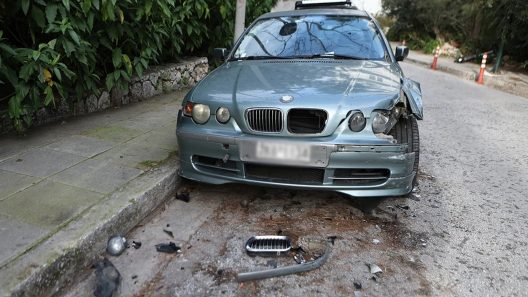 Σημαντικές υλικές ζημιές σε σταθμευμένα οχήματα