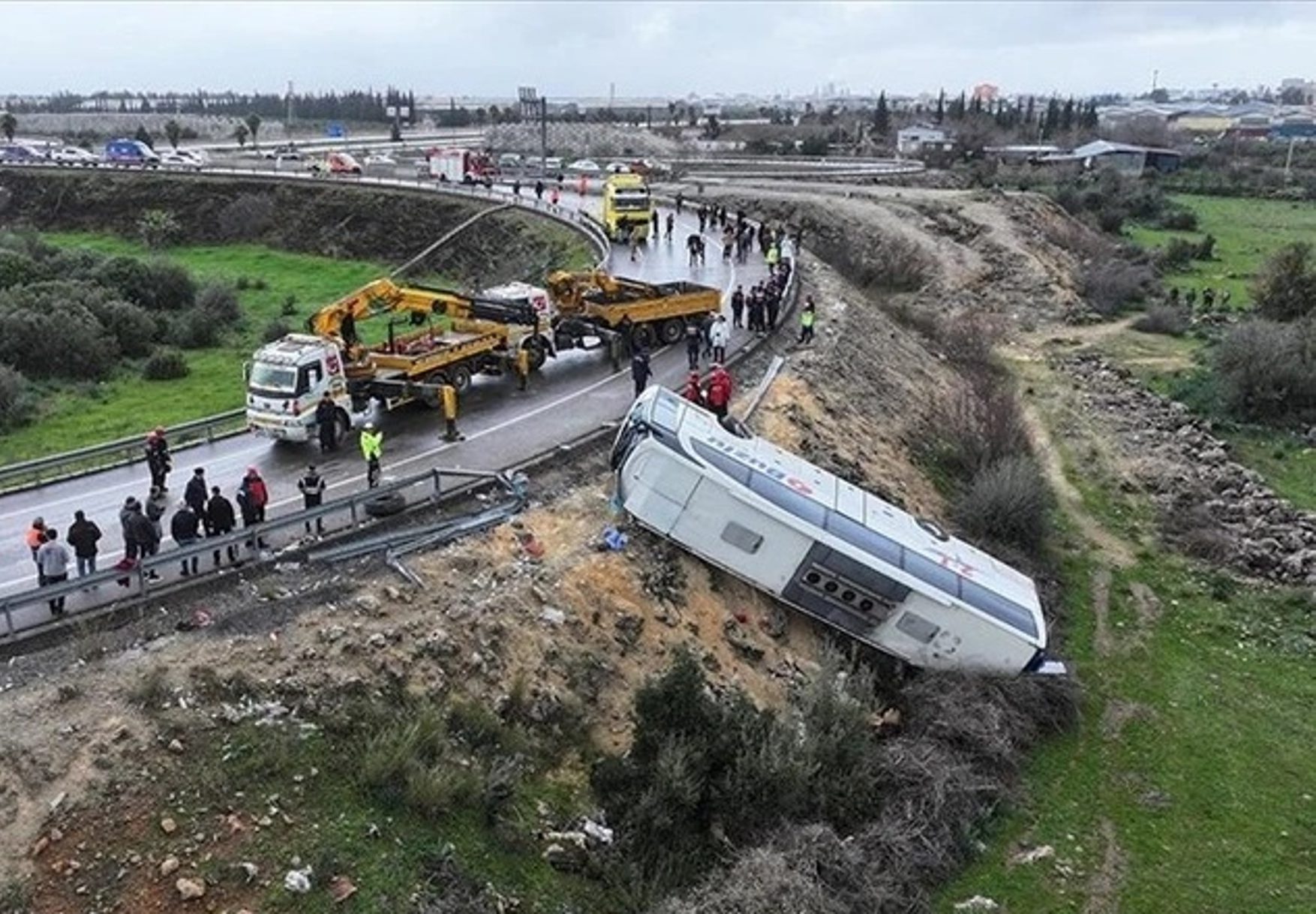 Δυο τροχαία δυστυχήματα με 16 νεκρούς στην Αττάλεια ΦΩΤΟ - ΒΙΝΤΕΟ 29 Δυο τροχαία δυστυχήματα με 16 νεκρούς στην Αττάλεια ΦΩΤΟ – ΒΙΝΤΕΟ