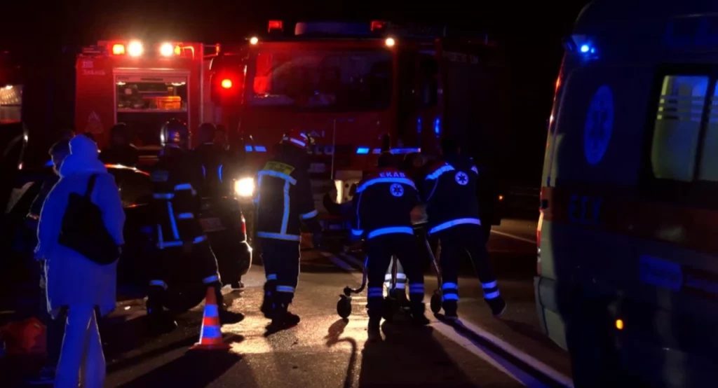 Πέντε τραυματίες στον ΒΟΑΚ σε μετωπική σύγκρουση αυτοκινήτων ΒΙΝΤΕΟ