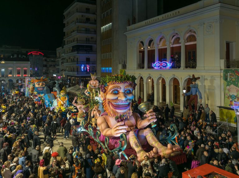 Πάτρα: Ρομποτική και εφέ φέτος στα άρματα - Το Πανεπιστήμιο έδειξε το μέλλον με σεβασμό στην παράδοση ΦΩΤΟ