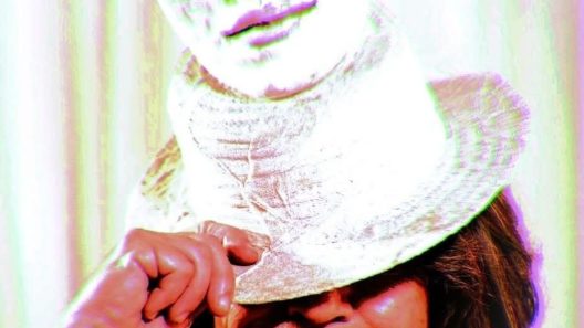 Μεταμόρφωση σε έκθεση μασκών, στην Πάτρα ΦΩΤΟ