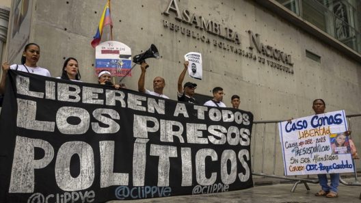 Χορηγήθηκε αμνηστία σε 379 πολιτικούς κρατούμενους στη Βενεζουέλα