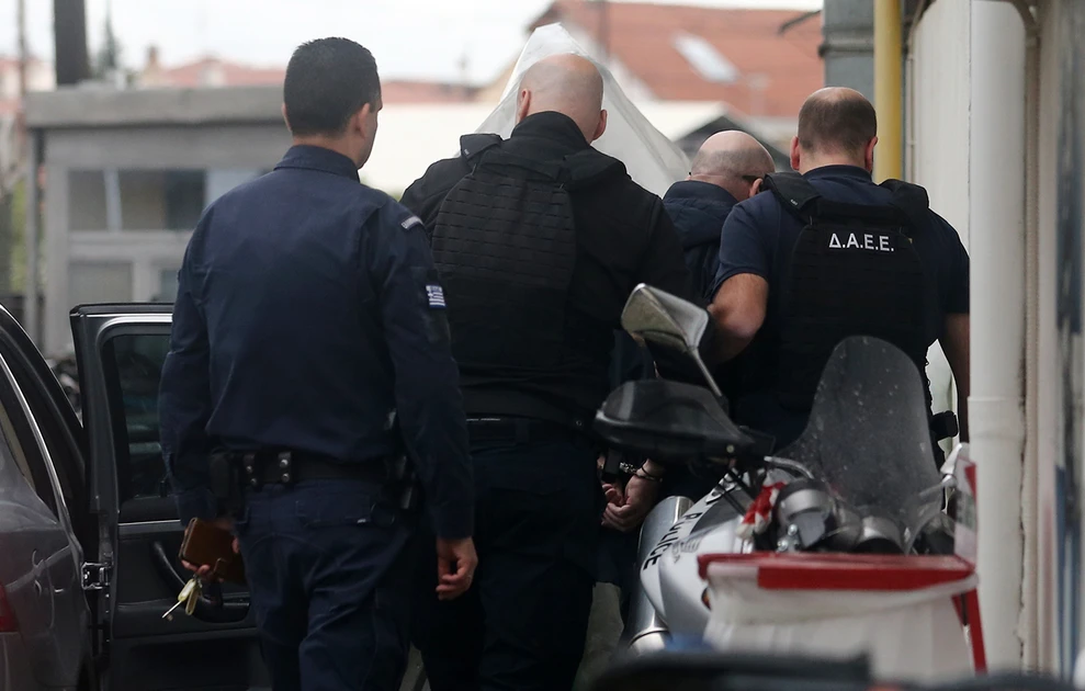 Κίνηση στήριξης εργαζόμενων στον επιχειρηματίας της «ΒΙΟΛΑΝΤΑ» έξω από τα δικαστήρια ΦΩΤΟ - ΒΙΝΤΕΟ