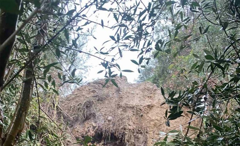 Κατάκολο: Κίνδυνος από τεράστιο βράχο που αποκολλήθηκε, εκκενώθηκαν 10 σπίτια ΒΙΝΤΕΟ ΦΩΤΟ