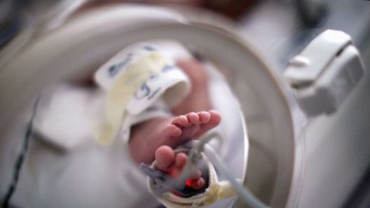 Πάτρα: Με εγκαύματα και κατάγματα μωρό στο Καραμανδάνειο, τι ερευνάται