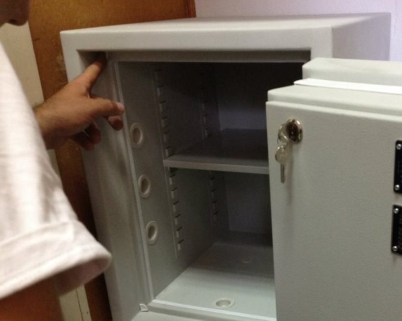 Αιτωλοακαρνανία: Εξιχνίαση κλοπής χρηματοκιβωτίου με χιλιάδες ευρώ και λίρες