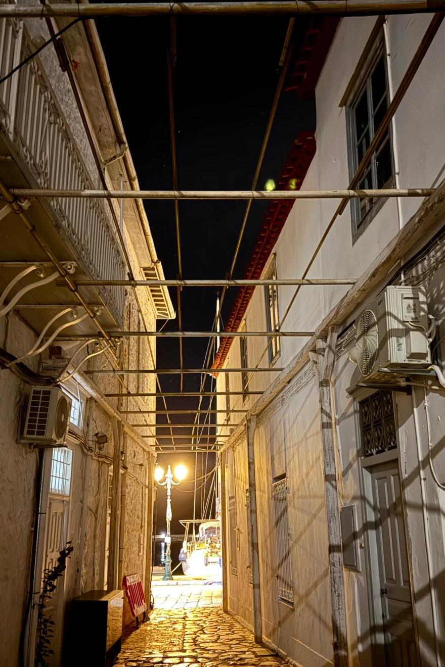 «Εφέ» ανέμων και καταιγίδας στην ταινία του Μπραντ Πιτ στην Ύδρα ΒΙΝΤΕΟ