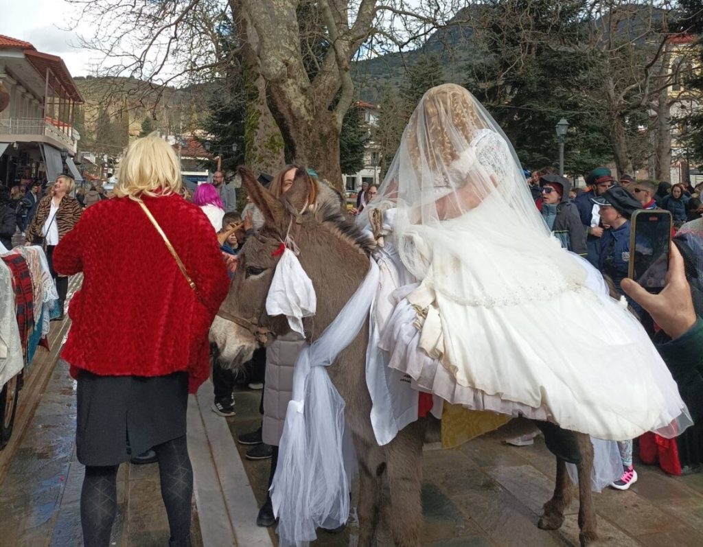 Καλάβρυτα: Καρναβάλι με «Γαϊδουρόγαμο» ΦΩΤΟ