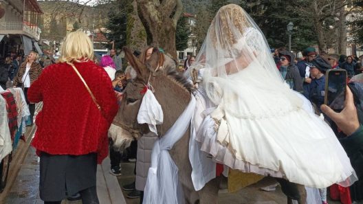 Καλάβρυτα: Καρναβάλι με «Γαϊδουρόγαμο» ΦΩΤΟ