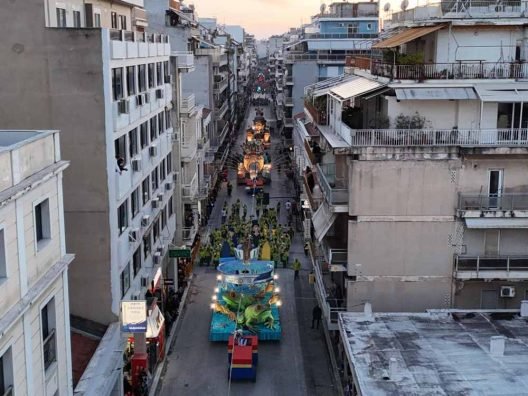 Πατρινό Καρναβάλι 2026: Τα άρματα του Δήμου στις παρελάσεις και οι δημιουργοί τους ΦΩΤΟ