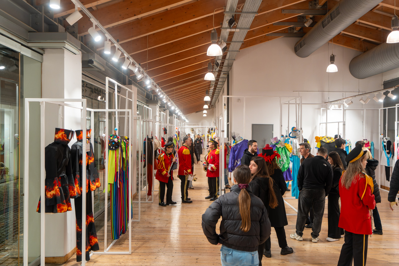 Η έκθεση στολών Πληρωμάτων του φετινού Πατρινού Καρναβαλιού ΦΩΤΟ