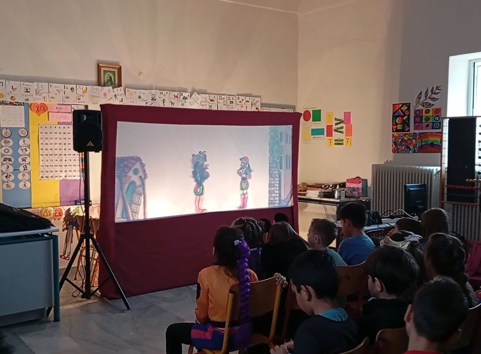 «Ο Καραγκιόζης και ο Καρνάβαλος Διόνυσος» πήγαν σε Δημοτικά σχολεία