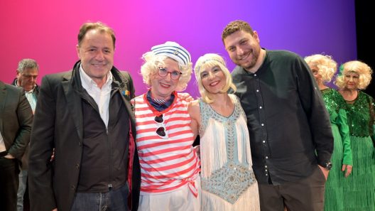 Οι ΣΦήΓΚΕΣ έκλεψαν τις εντυπώσεις στην πρεμιέρα του «Μερικοί το προτιμούν… Ξανθό-