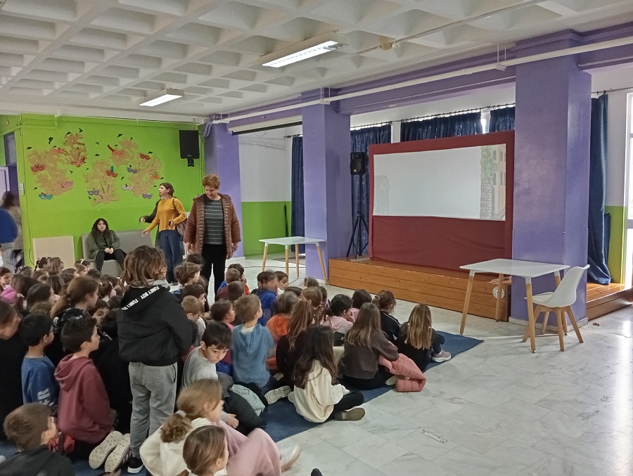 «Ο Καραγκιόζης και ο Καρνάβαλος Διόνυσος» πήγαν σε Δημοτικά σχολεία