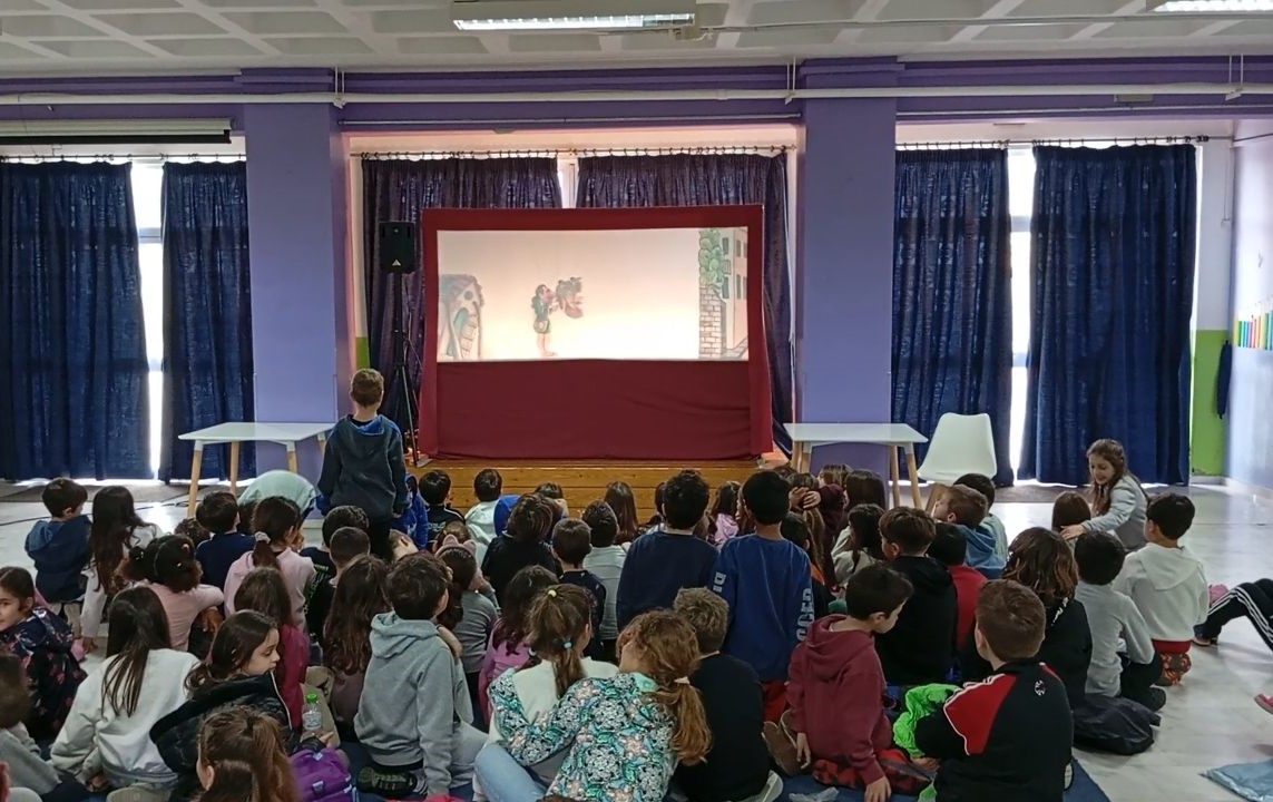 «Ο Καραγκιόζης και ο Καρνάβαλος Διόνυσος» πήγαν σε Δημοτικά σχολεία